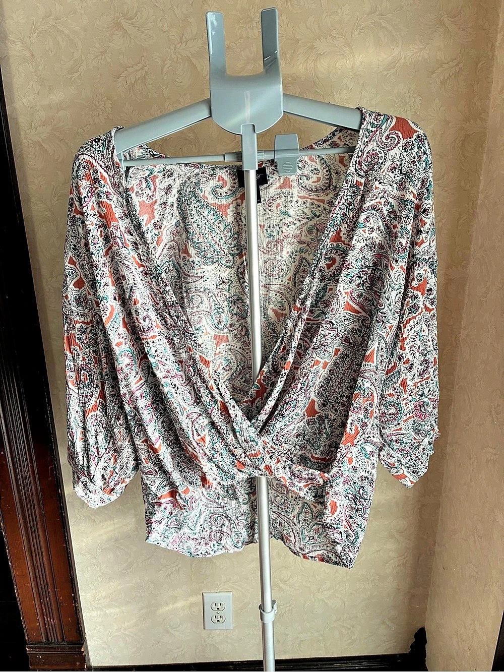 daytrip Paisley Blouse in White & Red Size Large Like New